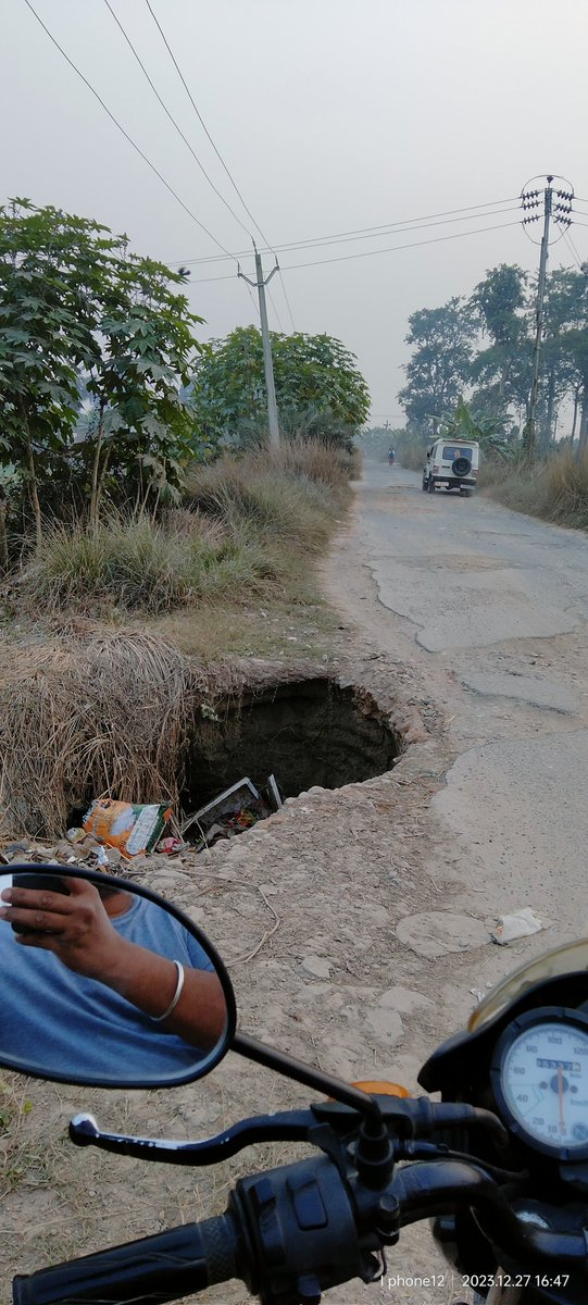 Suraj95Shah's tweet photo. @Bihar_se_hai @BiharTakChannel @BJP4Bihar @firstbiharnews @jansuraajonline @News18Bihar @nitin_gadkari @NitishKumar  sir ye road ka hal dekhiye jara Muzaffarpur zila ka hai Pokhara se chitri rajarampur jakholi hote hue Lalganj Tak yahi hal hai road ka but koi nhi sunta hai https://t.co/sQbFJlI12z