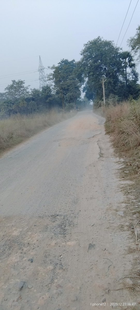 Suraj95Shah's tweet photo. @Bihar_se_hai @BiharTakChannel @BJP4Bihar @firstbiharnews @jansuraajonline @News18Bihar @nitin_gadkari @NitishKumar  sir ye road ka hal dekhiye jara Muzaffarpur zila ka hai Pokhara se chitri rajarampur jakholi hote hue Lalganj Tak yahi hal hai road ka but koi nhi sunta hai https://t.co/sQbFJlI12z