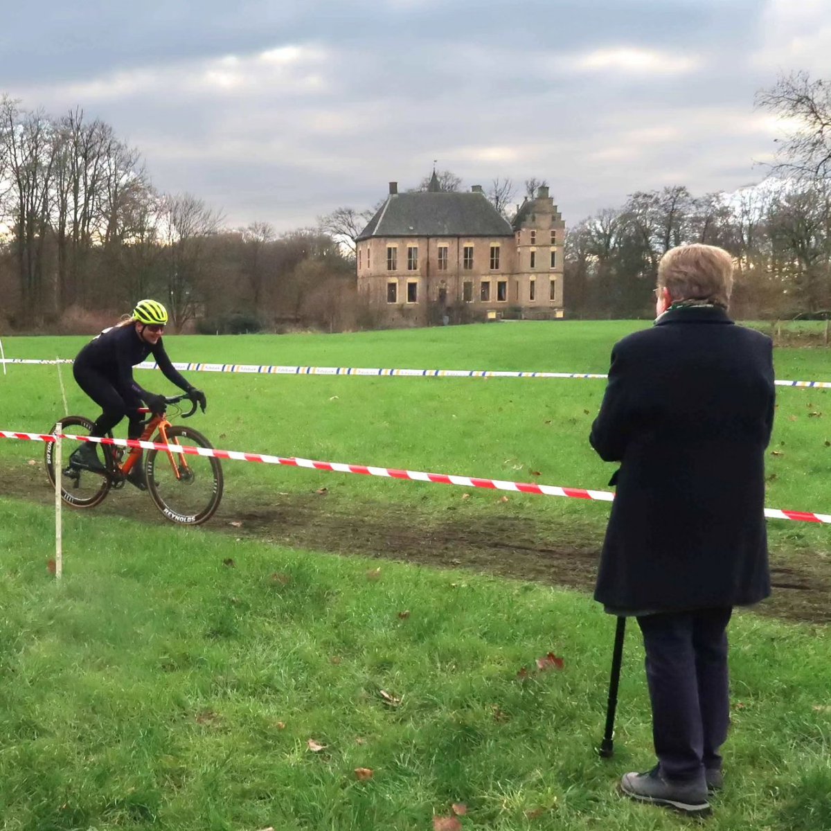 AvVleuten's tweet photo. Had super fun day in Vorden Kasteelcross! Thanks for organizing this nice cyclocross and everyone for chearing. Saw some nice young talents today especially at age category 15-16 years. Impressed! https://t.co/fZ5oKXFNnA