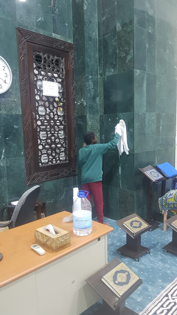 mesfala's tweet photo. ضمن الانشطة المجتمعية لمركزحي المسفلة @mesfalaالتابع
@ahyaamakkah
نفذالفريق التطوعي بحي التقى بالشوقية حملة لتنظيف مسجد الحي باشراف ومشاركة ابراهيم السلتي يوم الجمعة ١٦ جماد٢
وقام اشبال الحي بتنظيف مراوح التهوية والابواب ولمبات الاضاءة
 ونالت الخدمة استحسان المصلين وسكان الحي https://t.co/W15LHQr4GL