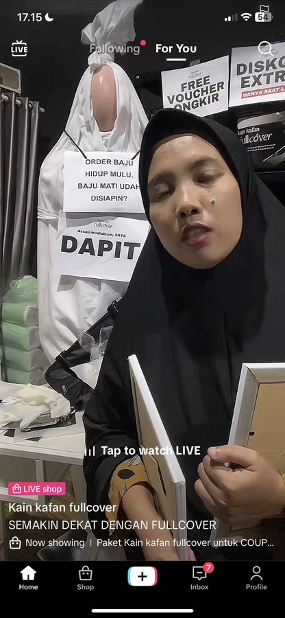 acton__nft's tweet photo. Udh include travel bag, emang ootd kain kafan mau pergi kemana pake include travel bag https://t.co/XAPr40VaIm