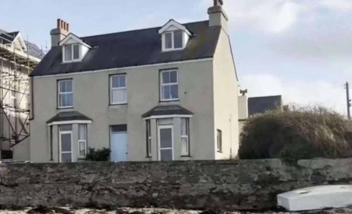 WalesOnline's tweet photo. House on the beach with mesmerising views for sale for the first time in over 50 years

https://t.co/b4Zn33YiEd https://t.co/CpHXBcPDhT