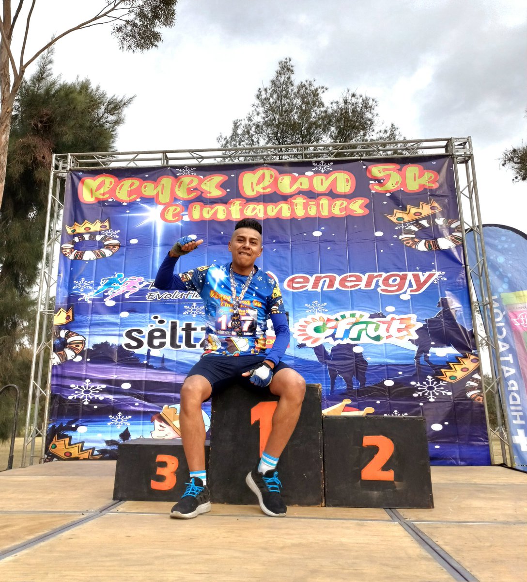 juliobikerun555's tweet photo. Hoy estos kilómetros van por los que nos dieron años de alegría. Los queridos #ReyesMagos 👑. Se corrieron #5K en la carrera #ReyesRun 🤴👳♂️🤴🏿💨🏃 . #RunningEvolution @SumandoKMx @ManicomioRunner #YoElegiCorrer #ConLaMetaEnLaMente @ComuniRunners @CorroAMiPaso @MeEncantaCorrer https://t.co/Idjoap3EAc