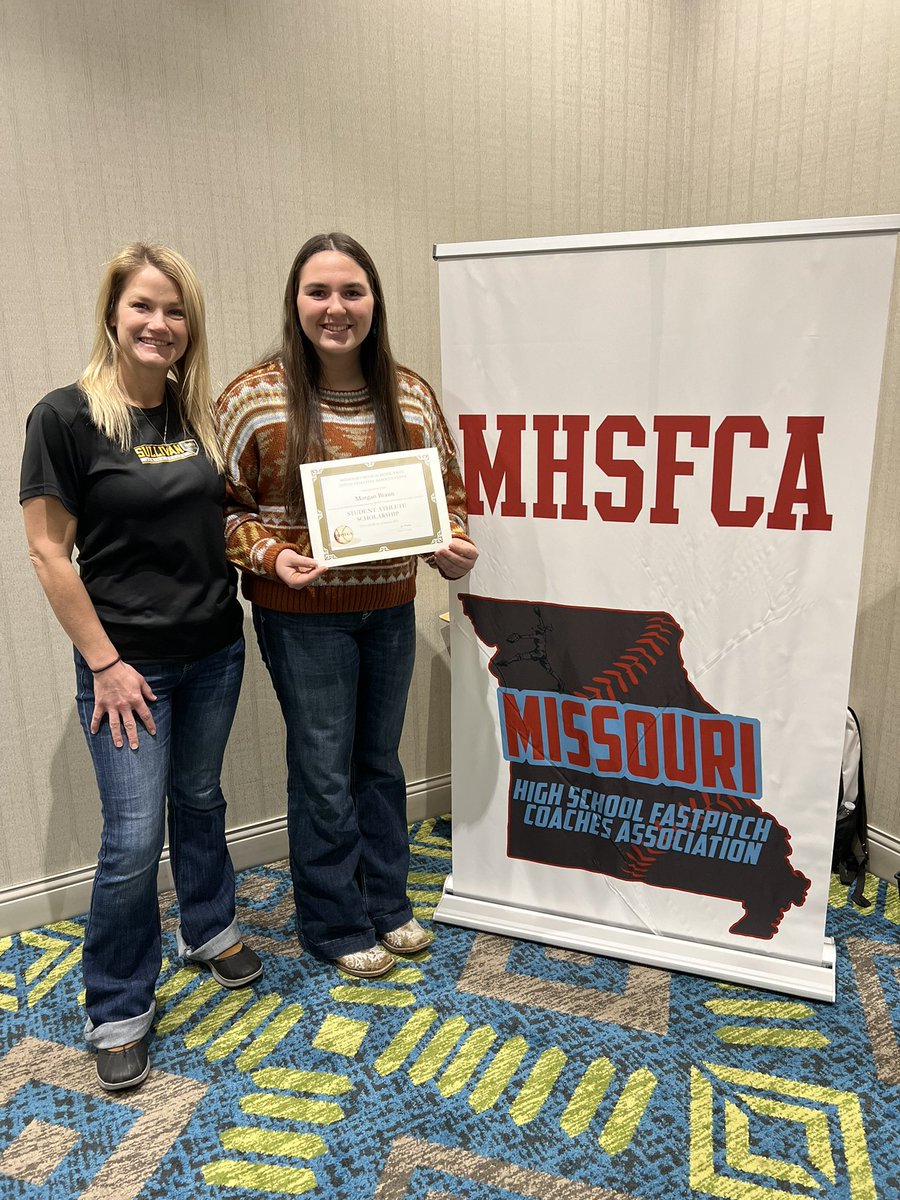 CoachACrump's tweet photo. This clinic is always top of my list. Networking &amp; socializing with opponents &amp; friends off the field is always a great time for story telling &amp; info sharing. Morgan joined me for the banquet to receive her scholarship &amp; listening to @monicaabbott was a joy. Until next year! https://t.co/6JjVWJS30A