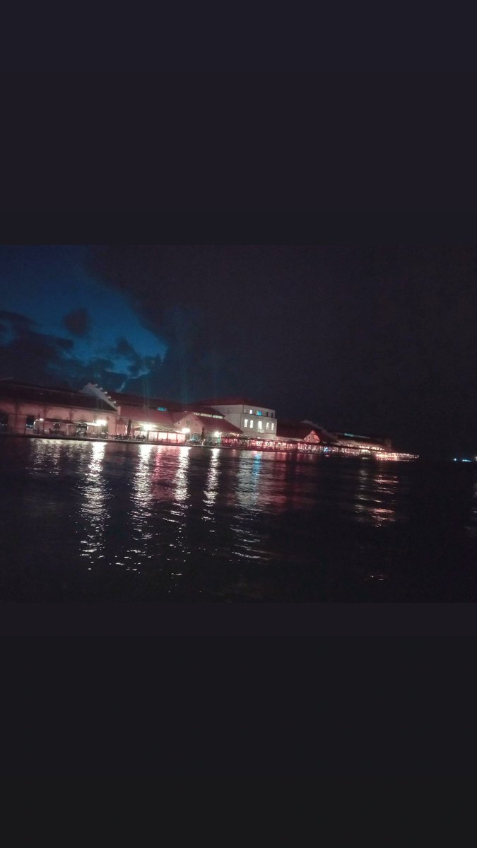izmirhicleri's tweet photo. İsmir diye yazılır ...... diye okunur
#pazar #akşam #iyipazarlar #mobilphoto #izmir #yakamoz
Fil 🐘 in di bilenks https://t.co/FeFWXNHrH4
