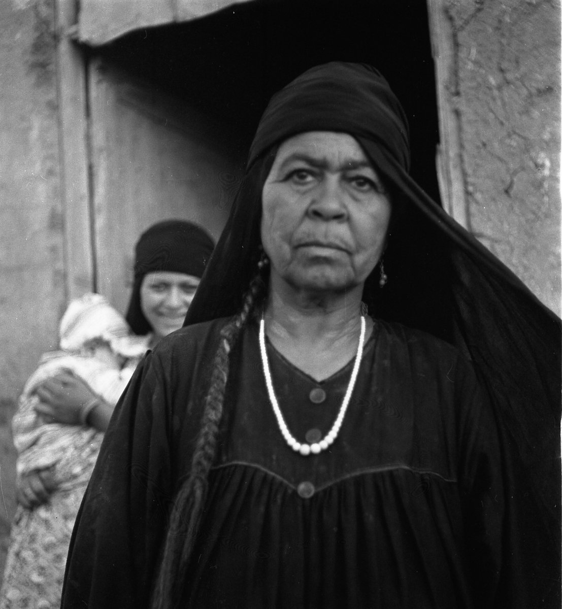 Villon_archives's tweet photo. Egypt, Harrania (1962)

Click ALT for image description

#Egypt #Harrania #ElMasna #RamsesWissaWassefArtCentre #Tapestry #Archive #Documentary #Photography #Film https://t.co/hHNvR4MSW0