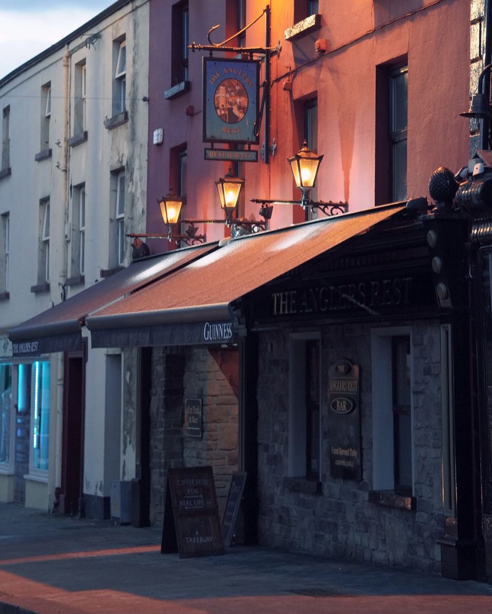 ✨ The Anglers Rest is a family-run bar &amp; restaurant located in the heart of Ballyconnell.

Call in this January for a cozy pint and a delicious burger! 🍺 🍔 

Check out their website: 
theanglersrest.net/eat

<a href="/ThisIsCavan/">THIS IS CAVAN!</a>  | <a href="/DiscoverIreland/">Discover Ireland</a> 

#cavan #createdincavan