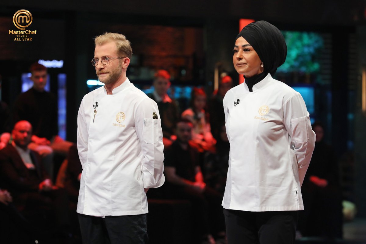 tv8's tweet photo. Kıyasıya süren rekabette son kez tezgah başındalar! #MasterChefAllStar büyük final TV8’de devam ediyor. #MasterChefTürkiye #MasterChef #MasterChef2023
#AllStar @TvMasterchef https://t.co/CUc4QiDKOY https://t.co/KDWCja1Pba