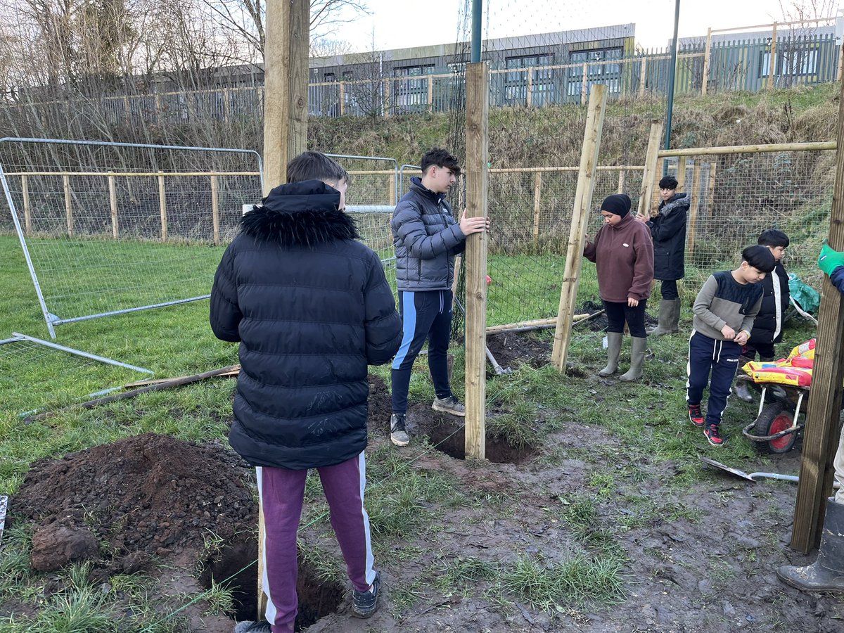 1/2) Week 2 of our #HealthyHolidays programme complete! A combination of indoor & outdoor activities including construction with hot meals provided to children and young people. These activities not only benefit the individual but also have a positive impact on society at large.