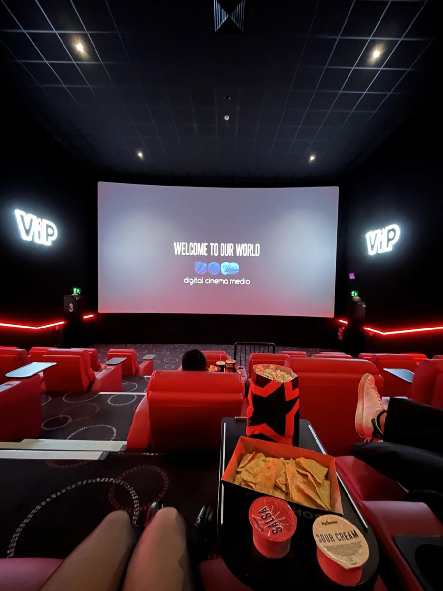 Cineworld Cinema 🎬｜Recommended indoor activities in London in autumn and winter
🎦Cineworld Cinema at The O2, Greenwich 
After winter, the weather in London is really cold and humid. If you don’t want to stay at home, why not go to the cinema to watch a movie.