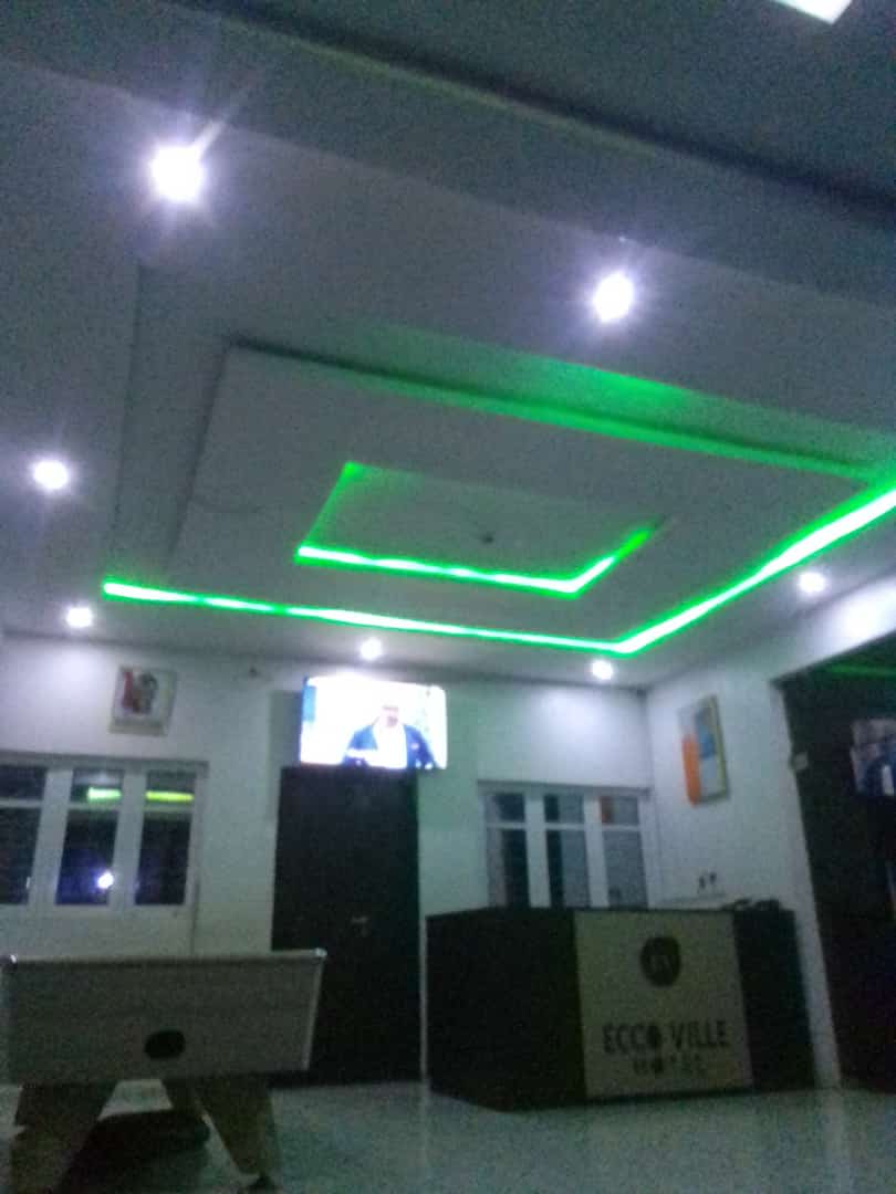 sholayPopAndArt's tweet photo. I'm a lagos based POP artisan who can work anywhere, I've a good record of delivering good jobs

I do celling, parapet, window/pillar design, wall screeding and TV wall design

Please patronise, refer and repost🙏

The BBC 
Congratulations oladele
Ijeoma
Sanwo Olu
endsars https://t.co/M2LfebMf15