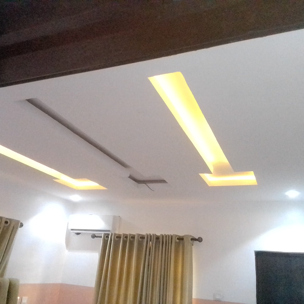 sholayPopAndArt's tweet photo. I'm a lagos based POP artisan who can work anywhere, I've a good record of delivering good jobs

I do celling, parapet, window/pillar design, wall screeding and TV wall design

Please patronise, refer and repost🙏

The BBC 
Congratulations oladele
Ijeoma
Sanwo Olu
endsars https://t.co/M2LfebMf15
