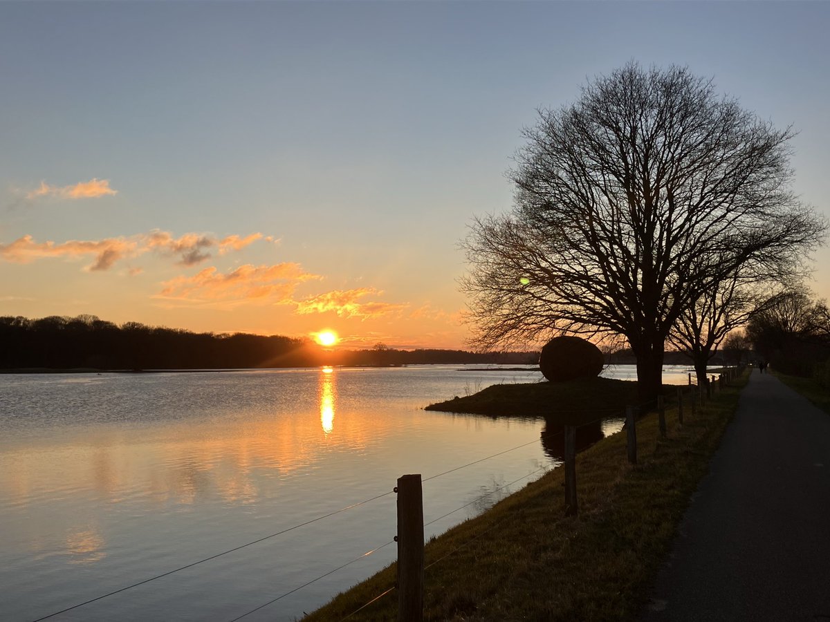 Nog een paar mooie plaatjes van het hoge water in Ommen, bij #Ommermars #Varsen. Vanmiddag rond 16.15