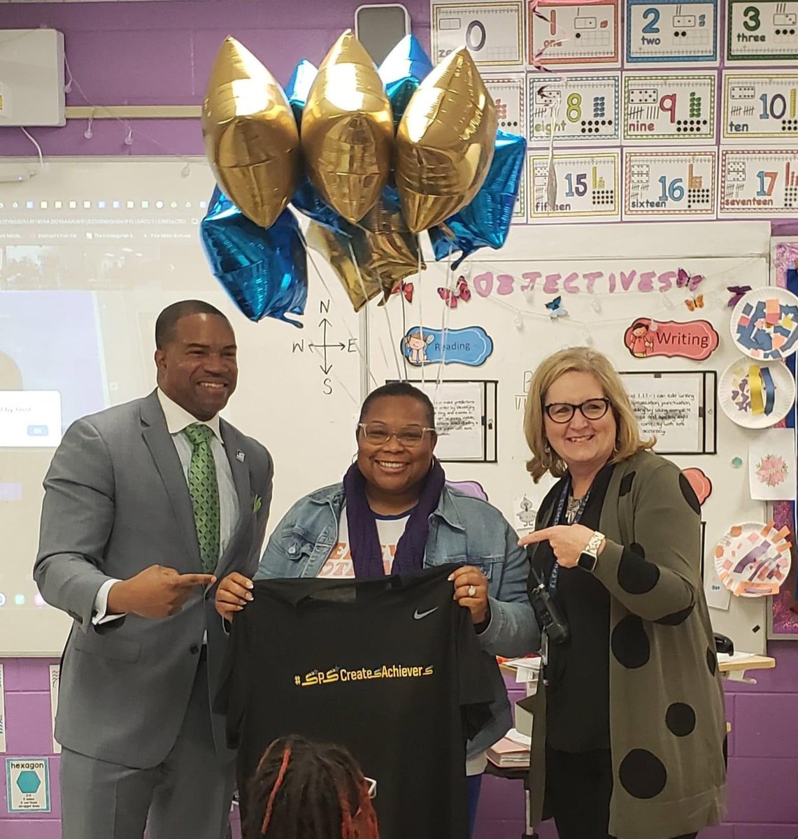 EFES_Proud's tweet photo. Elephant's Fork Elementary School would like to congratulate Mrs. Lynette Phillips on being recognized as the Elementary Teacher of the Year for Suffolk Public Schools! She is an amazing educator and we are proud of you! #EFESProud #SPSCreatesAchievers https://t.co/KaOV6WvEyB