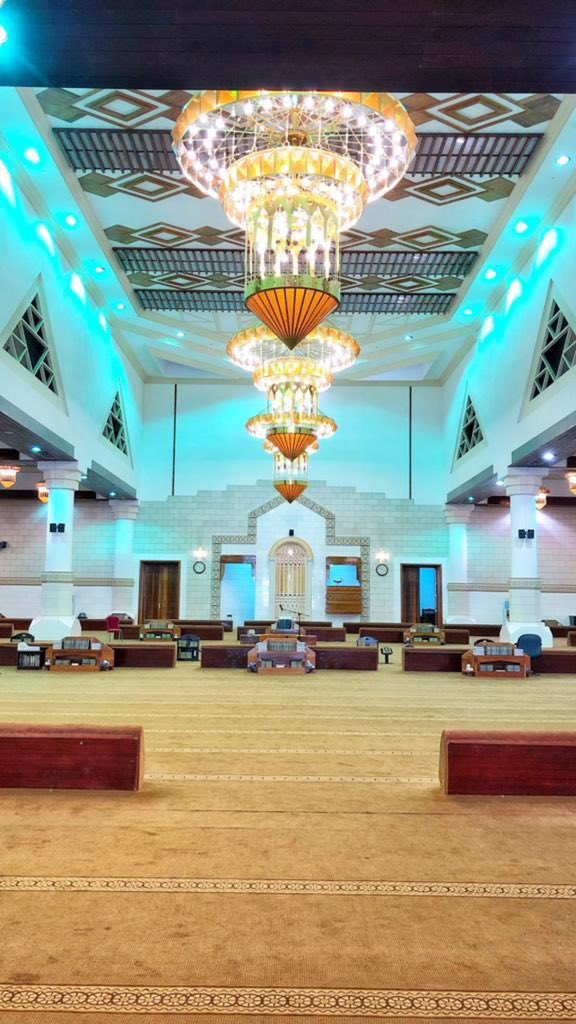 MajedAljamil's tweet photo. 🕌 الحمد لله أولًا وآخرًا ، وبعد مضي عشرين عامًا من عملي مؤذنًا في #جامع_خادم_الحرمين_الشريفين_بحائل ، #جامع_الملك_فهد_بحائل منذ افتتاحه والى إعداد هذه التغريدة ، أقدّم استقالتي من الأذان بسبب انتقالي للسكن بمنزلي الجديد وبُعده عن الجامع . سائلًا المولى -جل وعلا- أن يتقبل مني ومنكم صالح الأعمال وأن يوفّق ويعين من يستلم هذه الأمانة . وأتقدم بالشكر والثناء المعطّر لمقام خادم الحرمين الشريفين #الملك_سلمان وولي عهده الأمين #محمد_بن_سلمان ووزير الشؤون الإسلامية ومدير فرع الوزارة ومدير المساجد بحائل ولإمام وخطيب الجامع على التوجيه والتسديد و كريم التعامل والتحفيز .
وصلّى الله وسلم على نبينا محمد .
#فهد_بن_عبدالعزيز #حائل .