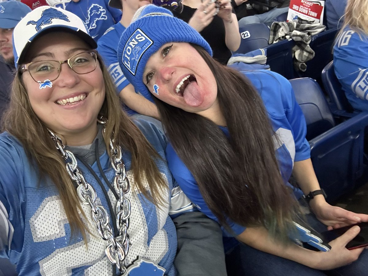 ashfab52's tweet photo. #zackbryandeteoit @fordfield 🏈🦁💙 #onepride https://t.co/XfudAkhQlb