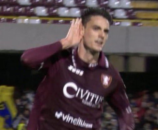 LugoFernandes's tweet photo. SIGNORE E SIGNORI…

IO DIREI PROPRIO CHE…

🥁🥁

CI CREDEVA IL COGLIONAZZO https://t.co/f1Cn9A3KVd