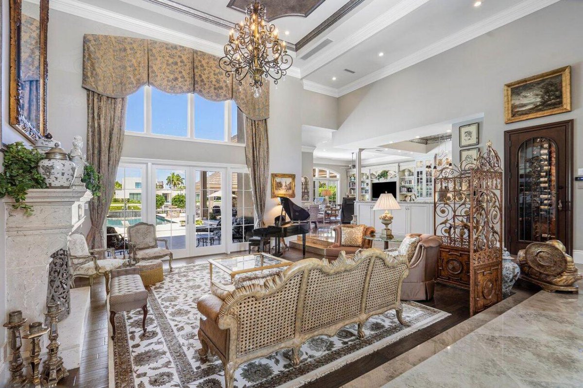 Indulge in #waterfrontluxury at this French-inspired #masterpiece in #AdmiralsCove. Seamlessly blending #traditional #elegance & #modern sophistication.

-#Jupiter #Florida
-4 Beds, 5 Baths
-6,454 Sqft

Jill Ann Perry-Zaborowski | (561) 660-4437 | bit.ly/3RK3Ixz