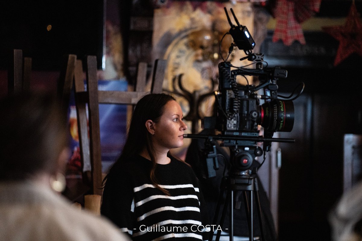 Le tournage du court' "Du sang sur les mains" est terminé. Reste plus que le travail sur le son et le montage en exercice pour nos étudiants MMI de BUT 3.
Merci à Guillaume Costa pour ces magnifiques photos de plateau.