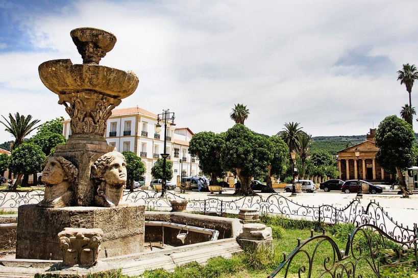 maelassal's tweet photo. Cherchell, iol, du roi numide #Micipsa (fils de #Massinissa et père adoptif de #Jugurtha), puis devint #Caesarea, capitale de #Juba_II, roi savant.. Né à Hippone (#Annaba) en 52 avant notre ère et mort à #Cherchell en 23, fils du roi numide #Juba_1er 🇩🇿
#Algérie
#الجزائر https://t.co/TtxDNwh8FA