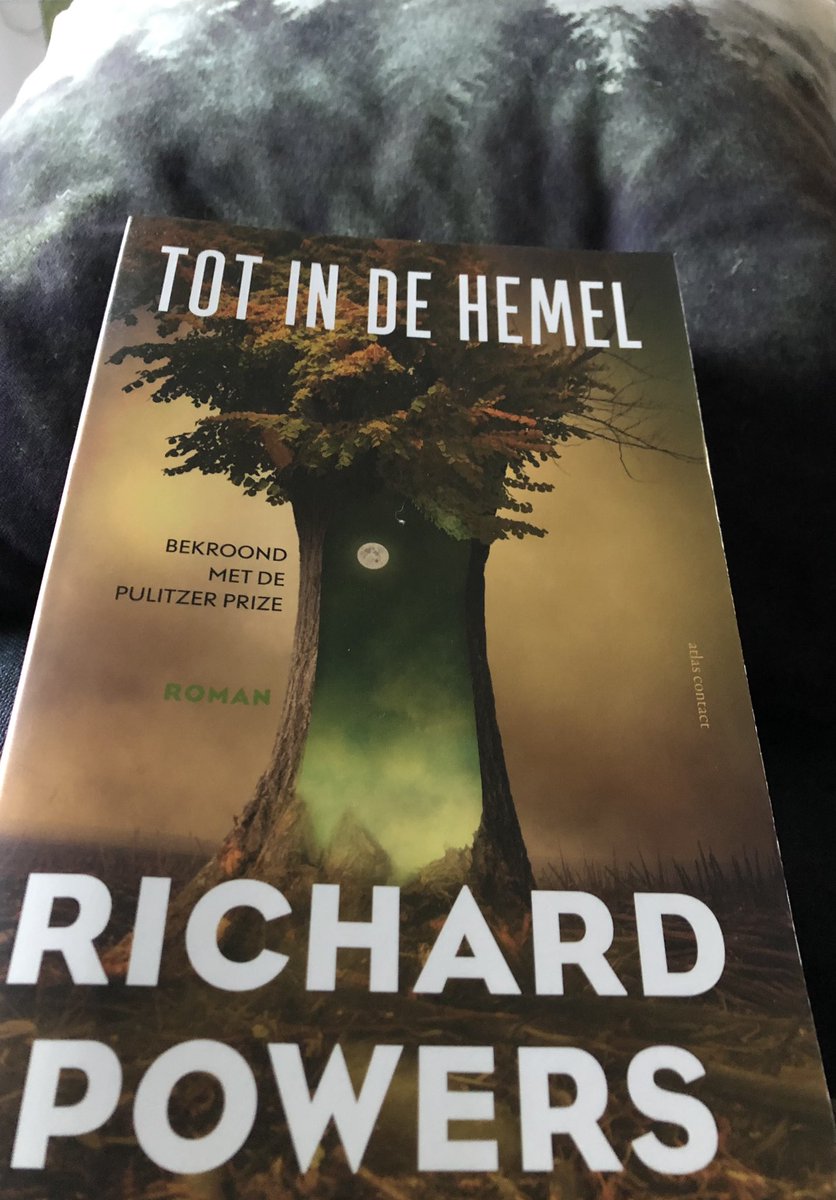 edithmul's tweet image. ‘Het enige waar we goed in zijn, is groeien. Harder groeien, sneller groeien. Meer dan vorig jaar. Groei, helemaal tot aan de rand van de afgrond en dan eroverheen.’ Uit: Tot in de hemel - Richard Powels Heel veel (bladzijden) om over na te denken #boekperweek 1/52
