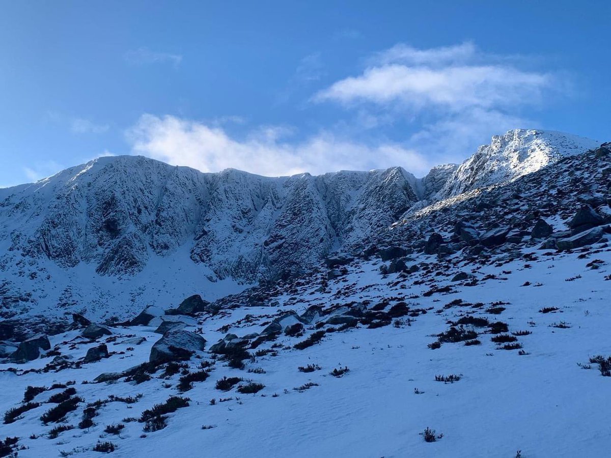 AberdeenMRT's tweet image. Following a callout to assist Police Scotland earlier in the week, the Team were back out training in the Lochnagar area this weekend.

Remember to check the weather and avalanche forecasts and plan your day accordingly. #ThinkWINTER #volunteers #training #smr #beprepared