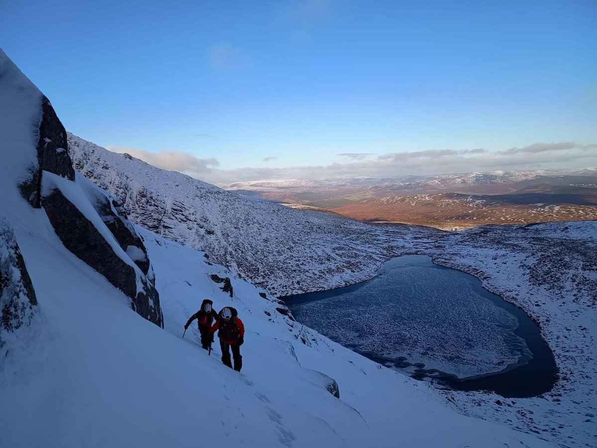 AberdeenMRT's tweet image. Following a callout to assist Police Scotland earlier in the week, the Team were back out training in the Lochnagar area this weekend.

Remember to check the weather and avalanche forecasts and plan your day accordingly. #ThinkWINTER #volunteers #training #smr #beprepared