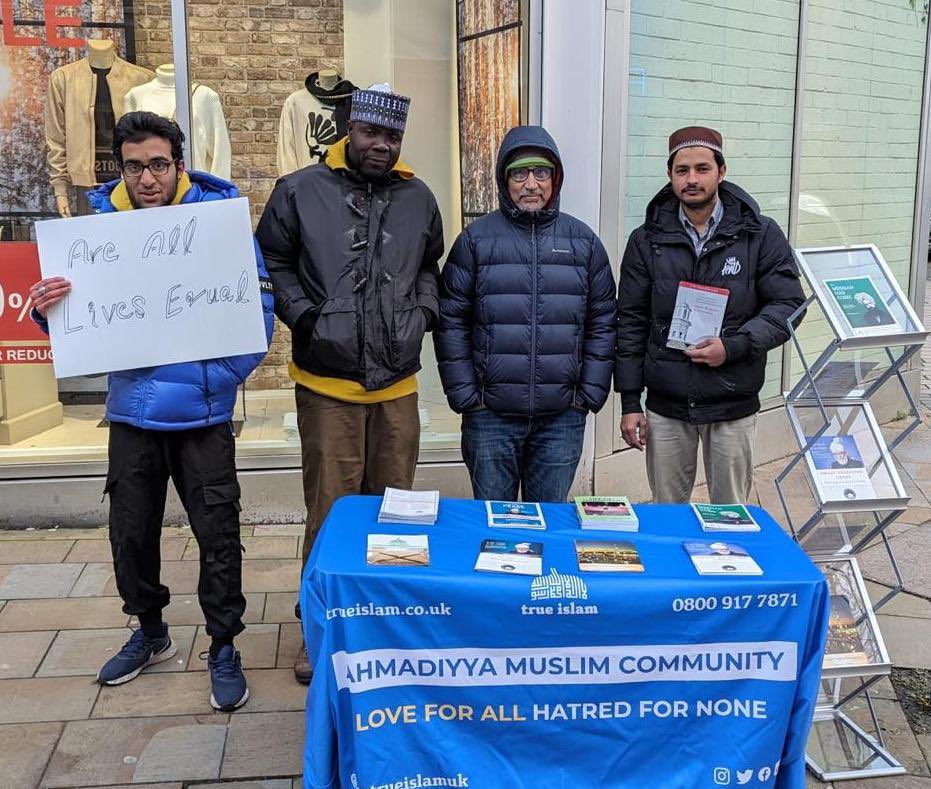 AMYAWolves's tweet photo. Ahmadiyya #Muslim @Wolverhampton city centre

"Are all lives equal?" 

#VoicesforPeace
#CeaseFireNOW
@UKMuslimYouth
@amyaoutreachuk https://t.co/nYZ0uLM0sL