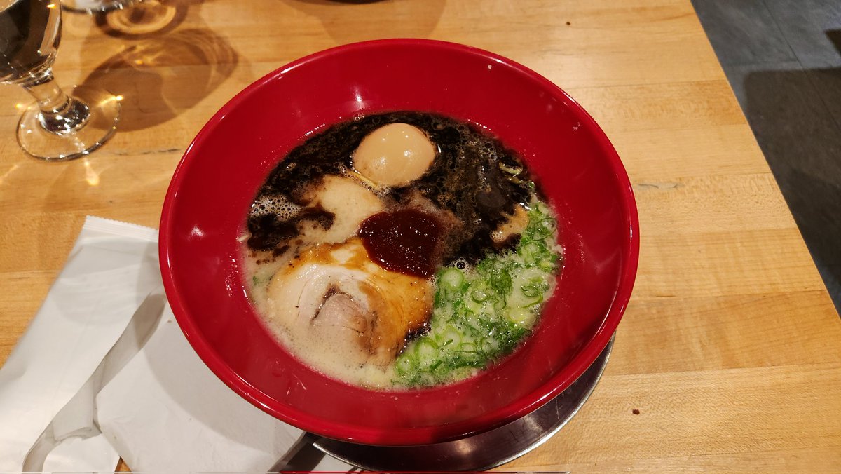 bliz452's tweet photo. A nice time in the city yesterday. Enjoyed some kara-age (Japanese fried chiekcn) and the akamaru shinaji (black garlic ramen) from #IppudoNY and then went to visit some places. #food #NYC #ramen https://t.co/KNkAV7FuEu