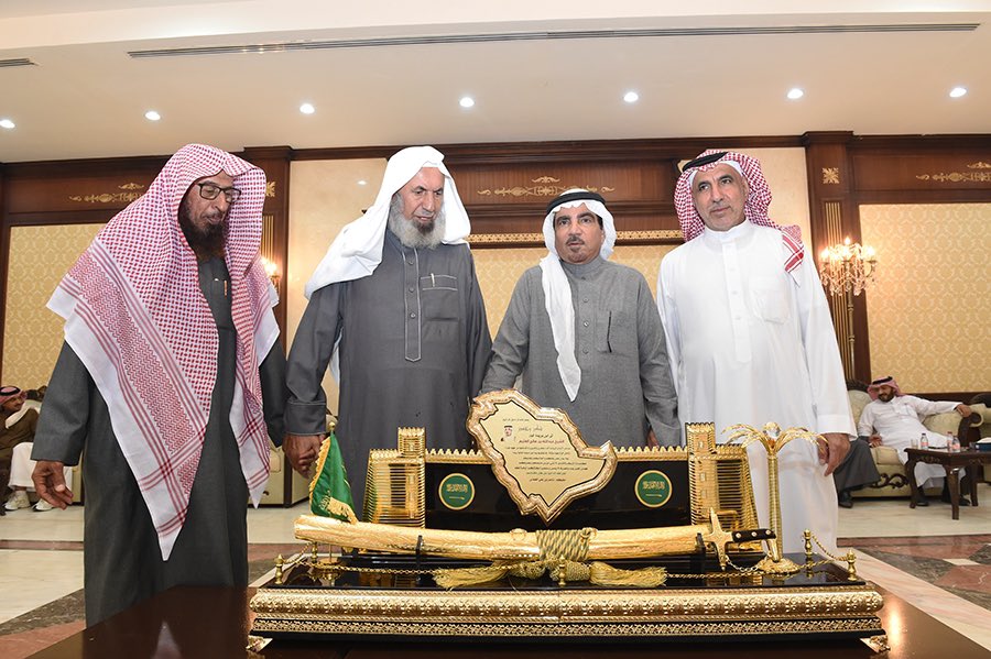 احتفائية الاستاذ ناصر الغماس لتكريم الشيخ  
عبدالله بن صالح #العثيم 

بحضور عدد من المسؤولين والوجهاء بمدينة #بريدة  

السبت 6 يناير 2024 م 

100  صورة 
📸 تصوير ثامر الناصر 

thameryat.net/takreem-alotha…