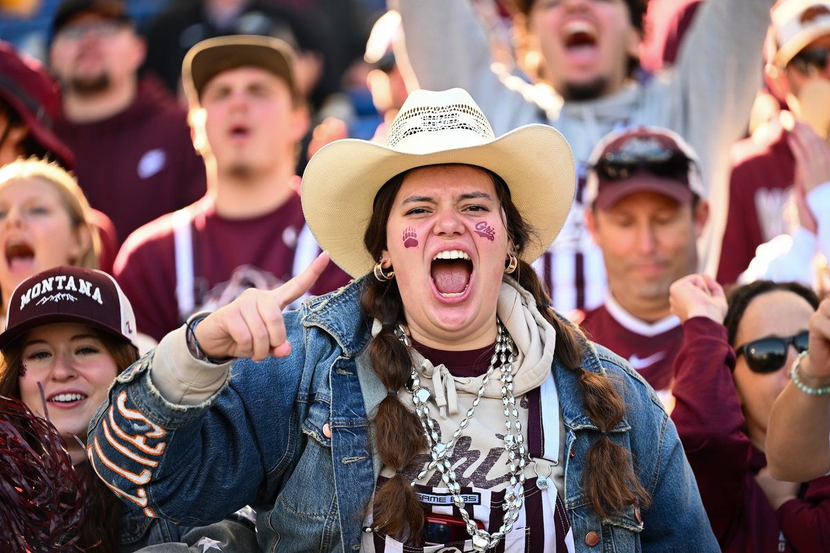 MontanaGrizFB's tweet photo. Griz Nation out in force! https://t.co/lmsGig1Cxi