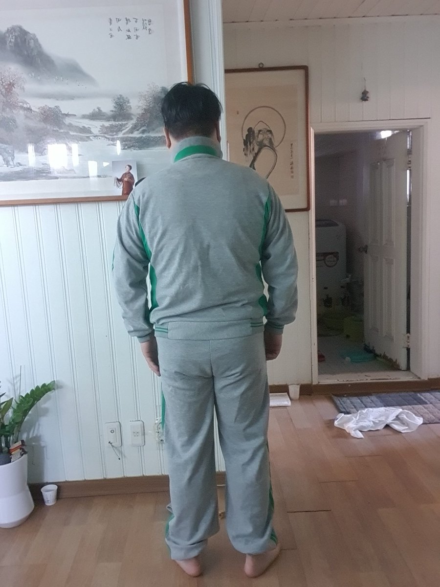 pn_lyg's tweet photo. I wore a Korean middle school uniform https://t.co/6cY3leNSCy