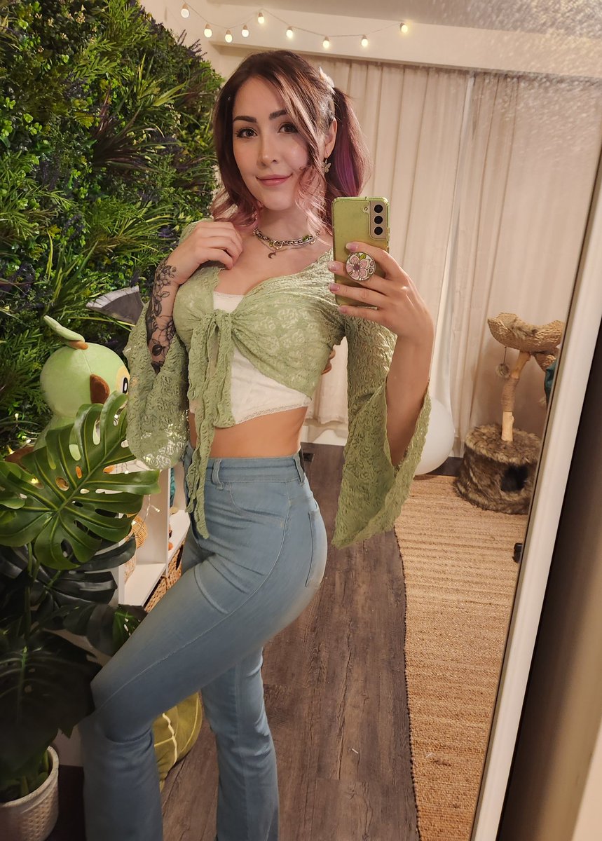 luxlothric's tweet photo. Will be back to twitch on Thursday 💚 https://t.co/6GGiz0QOCP