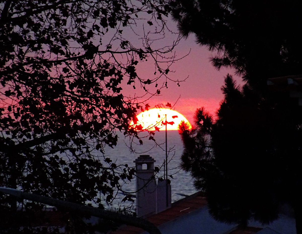 #SundaySunsets #Alentejo 2 JAN 2024 #Atlantic coast #Portugal Share yours and tag hosts: @LiveaMemory @sl2016_sl @leisurelambie @FitLifeTravel