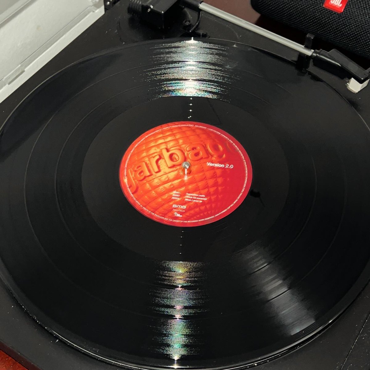 BionicJen77's tweet image. Finally adding @garbage iconic 1998 album “Version 2.0” on black vinyl to my vinyl collection!!! I have been a fan since 1995! This album… This album… be still my teenage raging heart … The nostalgia! 🧡
#garbage #version20 #vinyl #vinylcollection #90smusic #shirleymanson