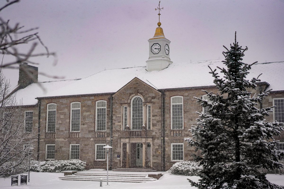 universityofri tweet picture