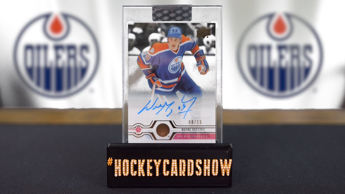 🚨EST: $2,000-$2,500 CARD: Excited to share one of Nick Dragan's gems from his vault.

This Wayne Gretzky card is a 2019-20 Clear Cut Hockey UD Exclusives, autographed, and 08/15.

What a hit! 

#hockey #NHL #gretzky #HockeyTwitter