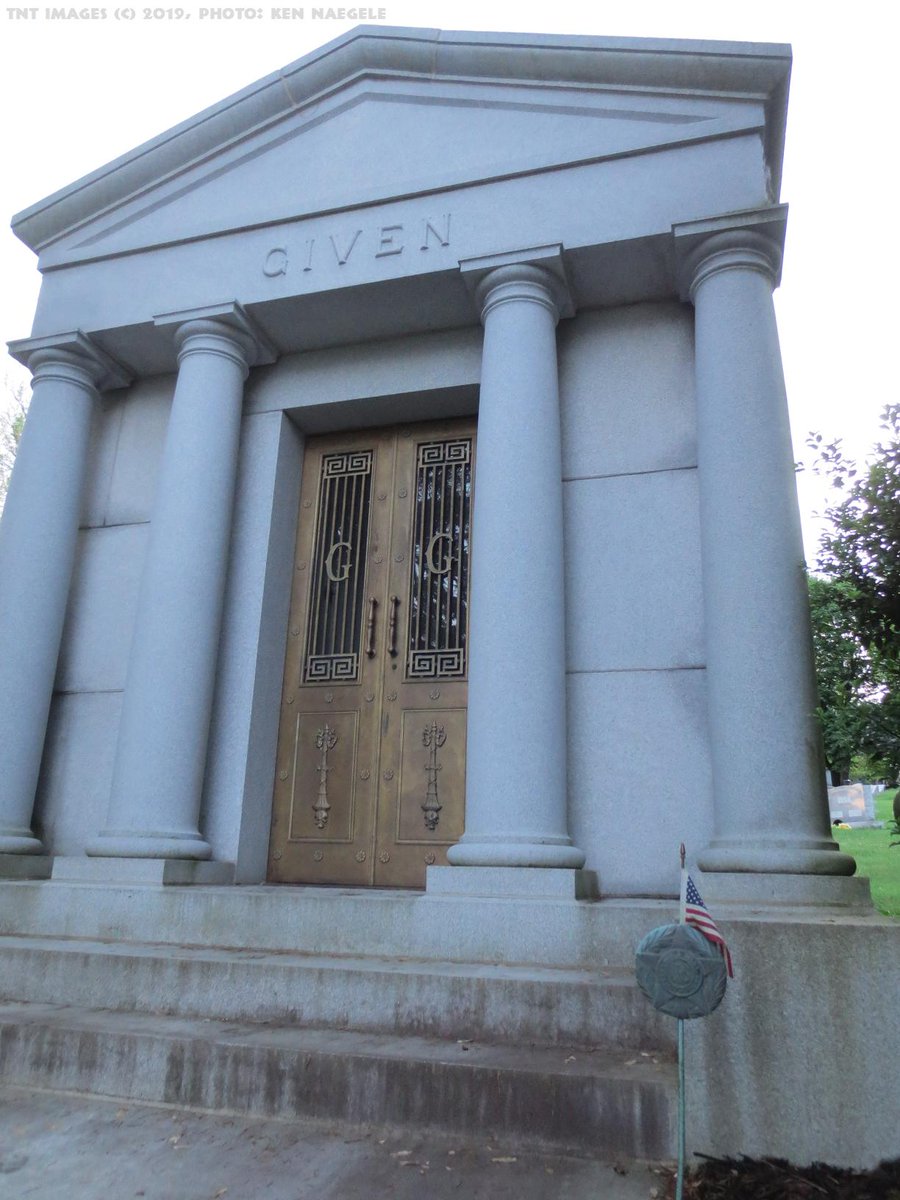 #FamousGraves- Mr. Fred Rogers TV legend & host of  Mr. Rogers Neighborhood. He is entombed inside his maternal grandparent's mausoleum at the Unity Cemetery, Latrobe Pennsylvania (Westmoreland Co.)

(TNT Images (c) 2019, Photos: Ken Naegele)
#MrRogers #NecroTourism #Cemeteries