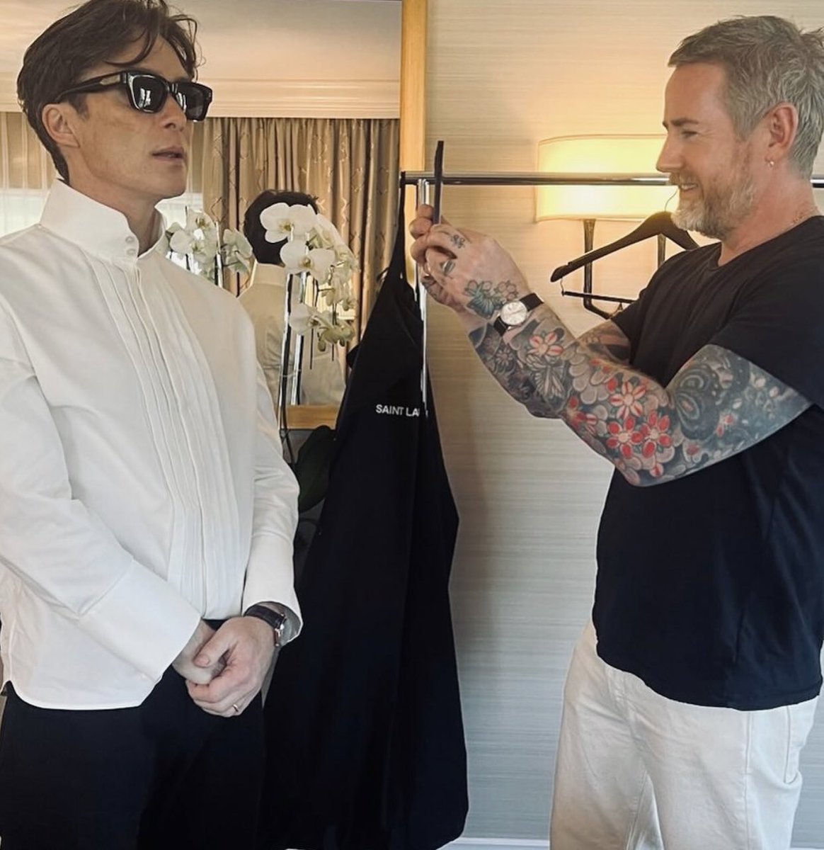 FilmUpdates's tweet image. Cillian Murphy getting ready for the #GoldenGlobes