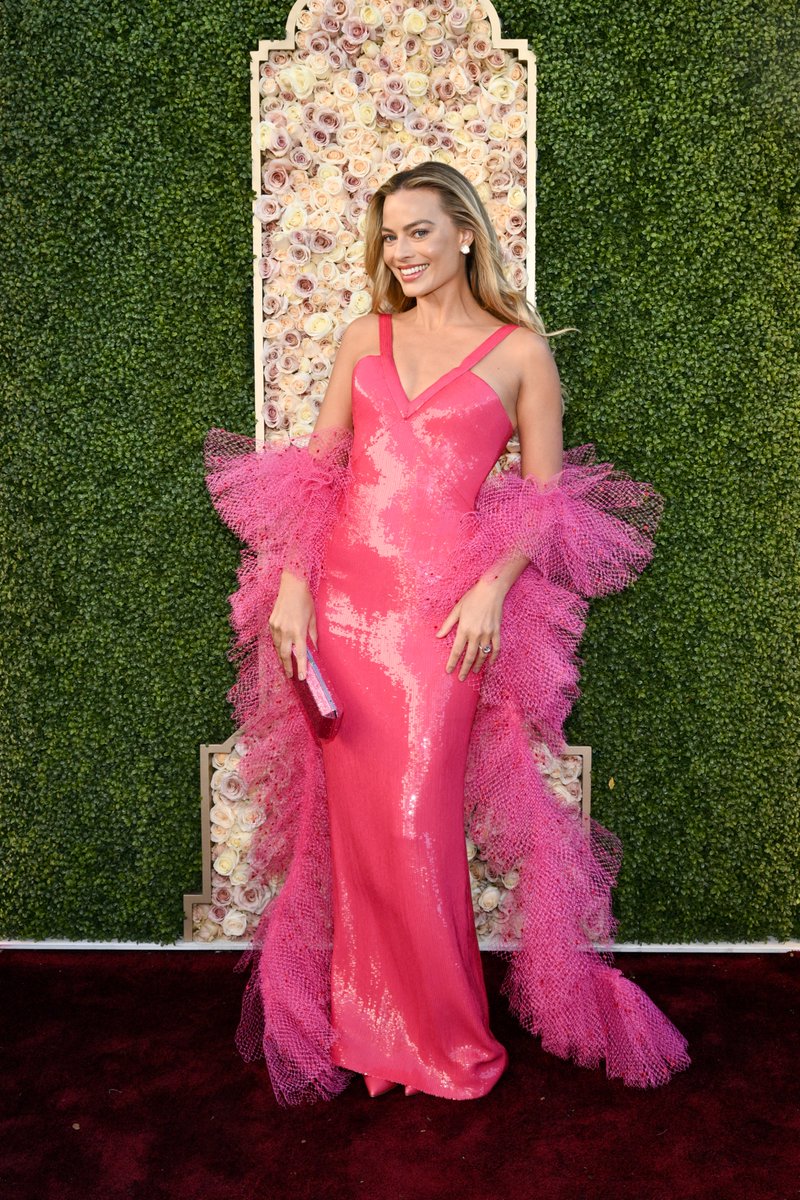 THR's tweet image. Hi, #Barbie! Margot Robbie has made it for the 2024 #GoldenGlobes thr.cm/TqchuUW