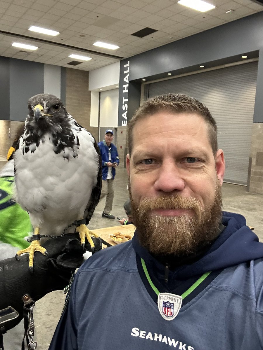Potter33kelley's tweet photo. Seahawks, thank you for a fun season I had a blast cheering you on at every single home game and watching every away game. Onward and upward #gohawks #kjallday #Seahawks https://t.co/TzVbyBYWZq