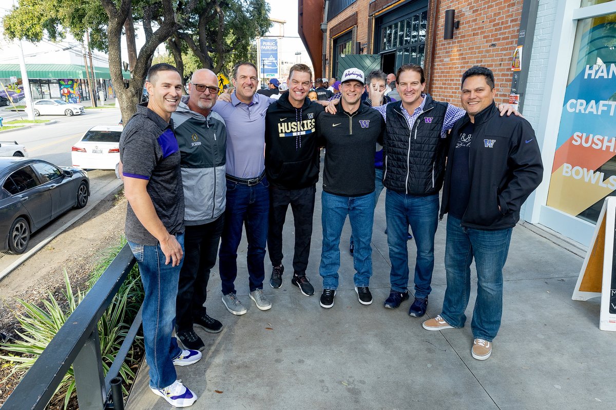 Dawgs in the Hous(ton)! A few in the house: QB U, Steve Emtman, Beno Bryant, Cody Pickett, Reggie Williams, Brock &amp; Damon Huard, James Clifford, Jake Locker, Mario Bailey, Billy Joe Hobert Marques Tuiasosopo, Eric Bjornson <a href="/UWAthletics/">Washington Athletics</a> <a href="/UW_Football/">Washington Football</a> <a href="/Softykjr/">Dave “Softy” Mahler</a> <a href="/adidas/">adidas</a>