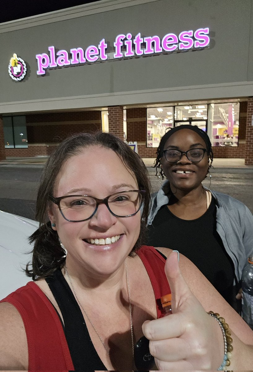 TDaven01's tweet image. Keeping up the "mile a day for January" momentum going...Thank you Sheca Rhoden for coming and walking the mill with me..🫶✨️💪🏋️‍♀️🙌 #PlanetFitnessManchester #WalkForGod #RunForGod #ForRealBesFran #SlowAndSteady #DaySeven