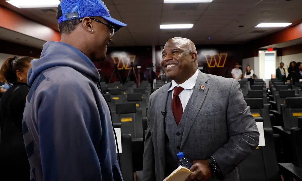 ADLegend21's tweet photo. Eric Bieniemy, down 28 with 1 minute left, fed Terry McLaurin the ball so he could get his 4th 1K yard season, the franchise record. That's HC material. https://t.co/fVcCUF0UaJ