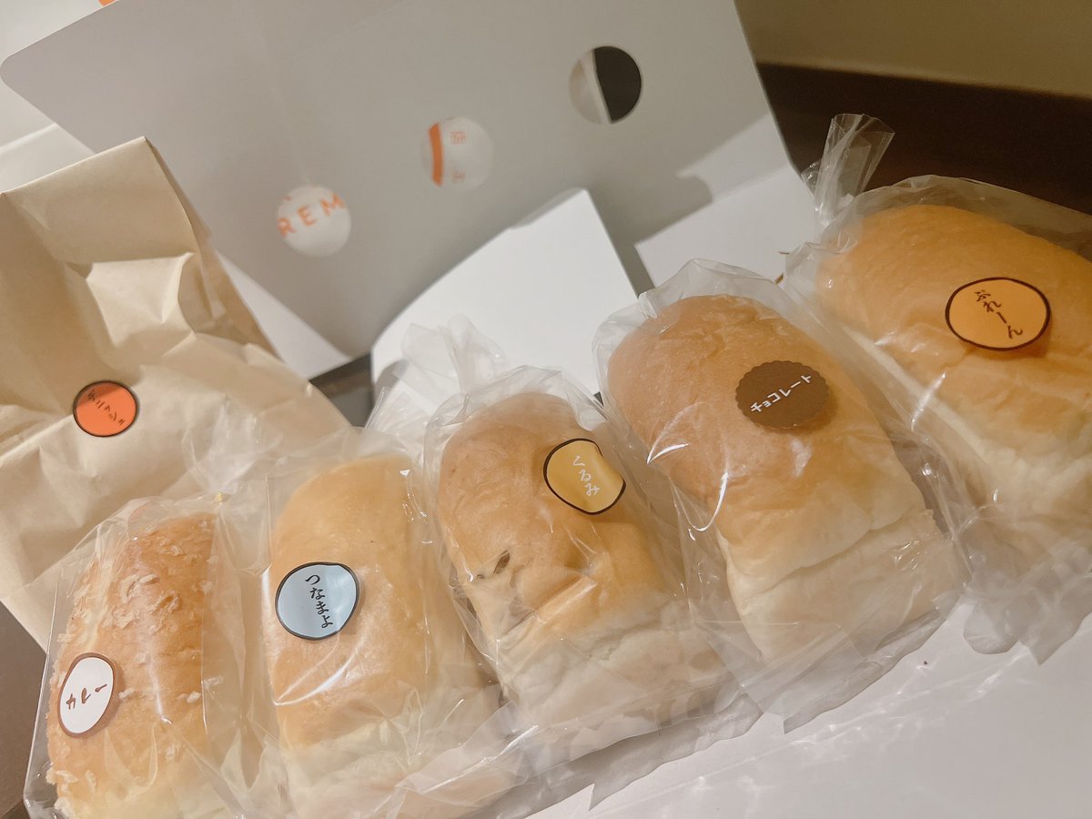 wwwww_01's tweet photo. 梅田にあったエイトブレッドのミニ食パンホントおすすめ🙋‍♀️
朝飯にぴったしやで✨ https://t.co/cqCrhFT0Jo