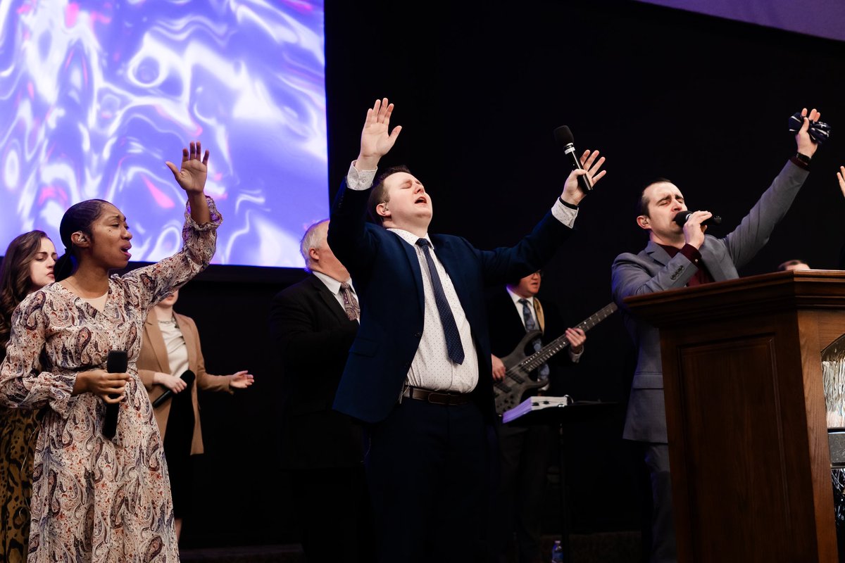 thebridgeloves's tweet photo. The Bridge is in REVIVAL. What a powerful move of God today! We are counting down the days to Midweek. 🔥 @davidksmith https://t.co/SE0OGSxGrN