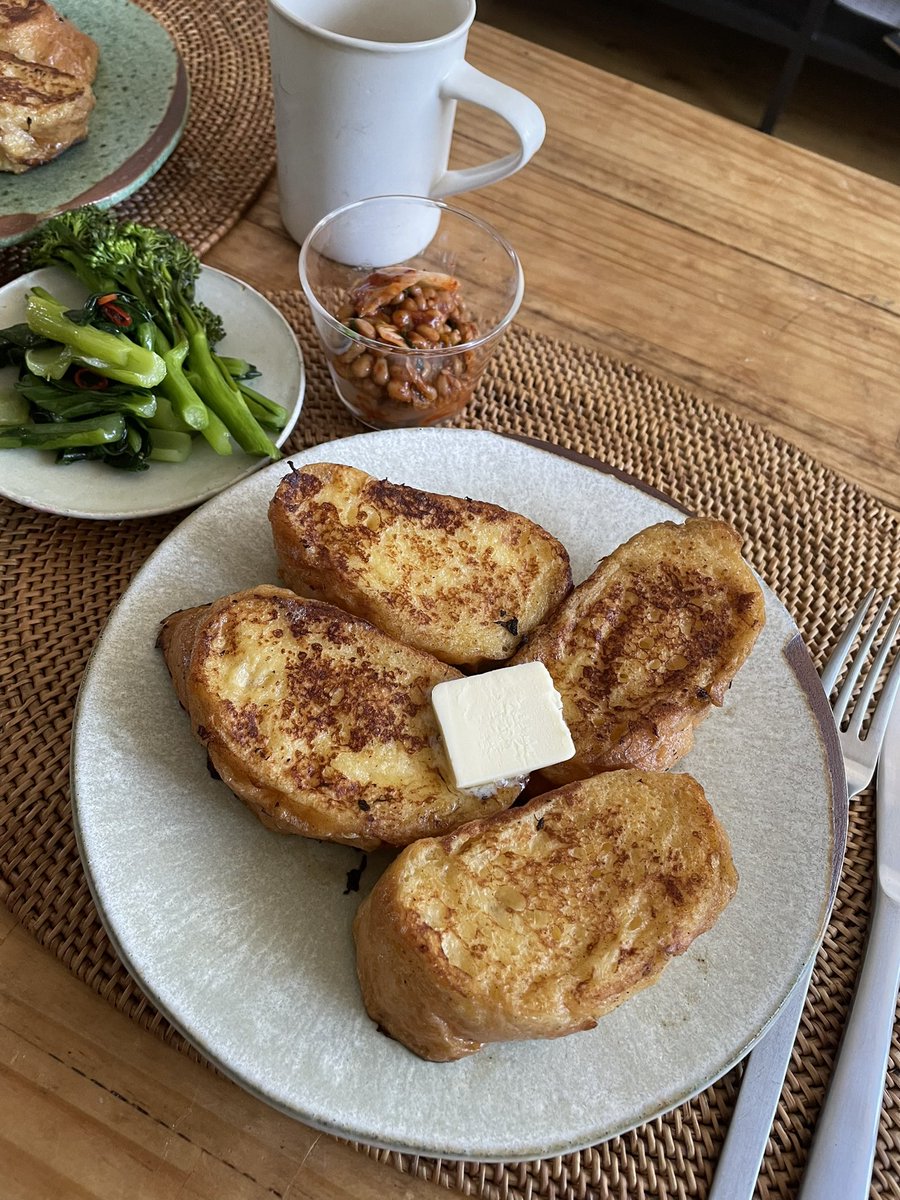 panori2's tweet photo. 1月8日（月祝） 朝ごはん

・フレンチトースト
・昨晩の残りいろいろ

今日から彼が名古屋出張。
月末からわたしが長期出張になるので3月末まで離ればなれ。
彼が食べたがっていたフレンチトーストを作ってしばらくお別れ。

#Twitter家庭料理部
#料理好きな人と繋がりたい https://t.co/OiMIAvFv2N