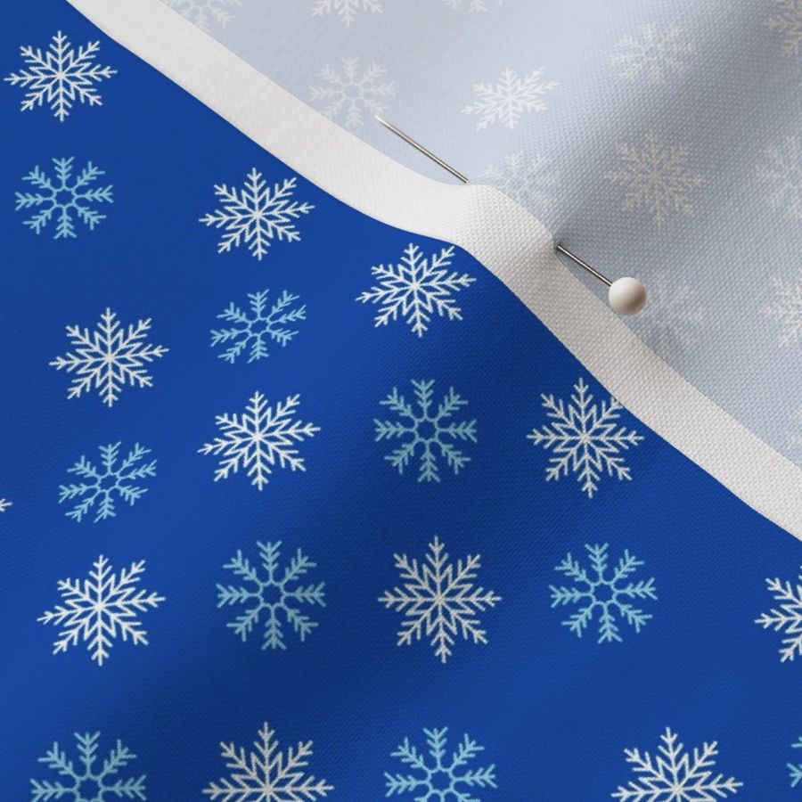 Petal Signature Cotton 💙🩵❄️
spoonflower.com/fabric/15976051
#paternart #spoonflower  #spoonflowerchallenge #spoonflowerfabric #spoonflowermagazine #homedecor #usa #california #carolina  #sell #shop #store #printdesign #printondemand #design #designer #blues