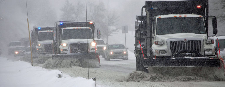 AuroraGov's tweet image. The National Weather Service has issued a Winter Weather Advisory from midnight until 2 p.m. Monday. Snow will develop tonight (Jan. 7). Strong winds of 15 to 25 mph with gusts to 40 mph may create blizzard-like conditions. Snow plan details: AuroraGov.org/Snow