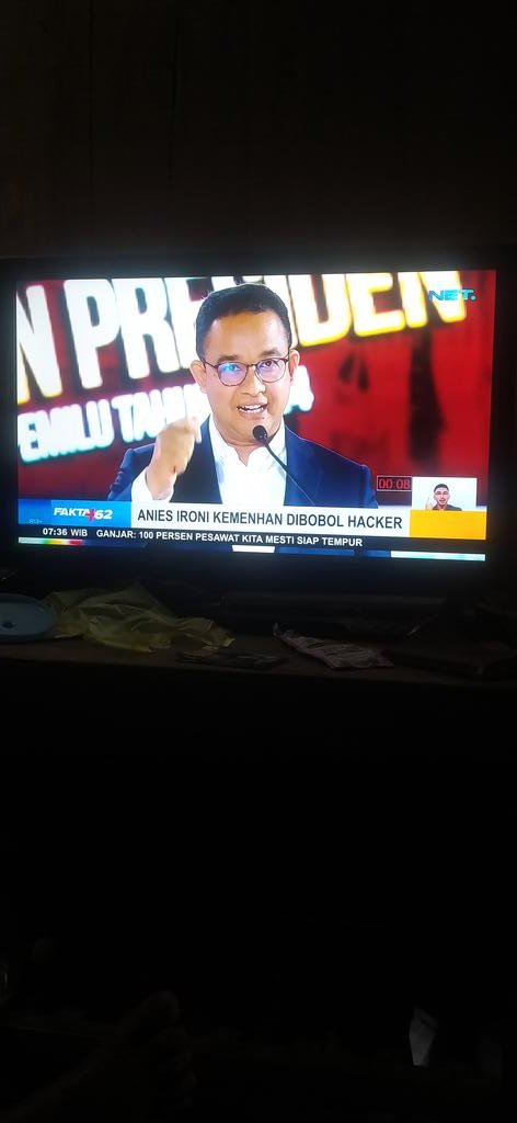 nofi_fahsi's tweet photo. Nih kalo ngomong bisa gk jgn bulet2, bikin mumet penonton saja..🤕🤕😭
#debatcapres2024 #paslon1 #blundet #ruwet https://t.co/C0dSaNvyLB